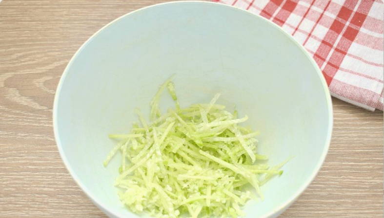 Салат из зеленой редьки по-корейски