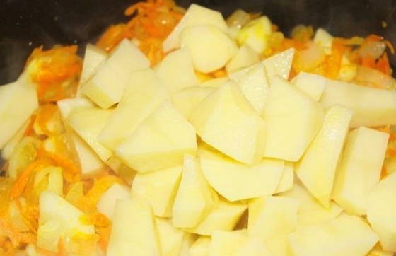 Тушеные кабачки с овощами и картофелем