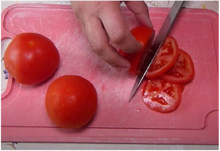 Кабачки с помидорами и чесноком в духовке