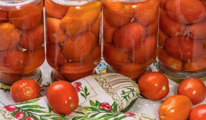 Классические маринованные помидоры в литровых банках с уксусом без стерилизации на зиму