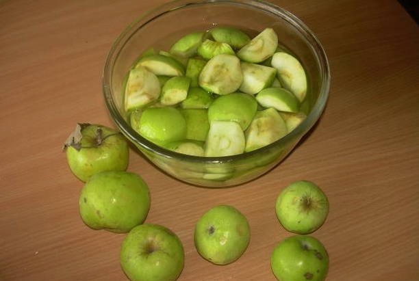 Маринованные яблоки с уксусом в банках на зиму