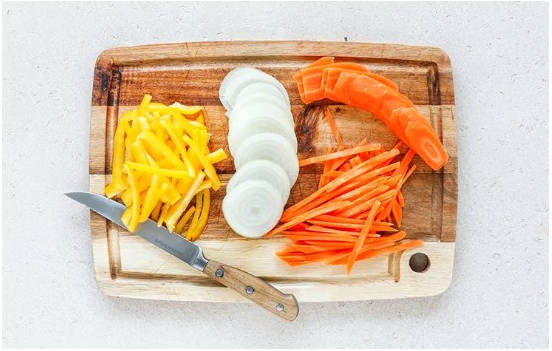 Салат «Десятка» с баклажанами, помидорами, перцем, морковью и луком на зиму