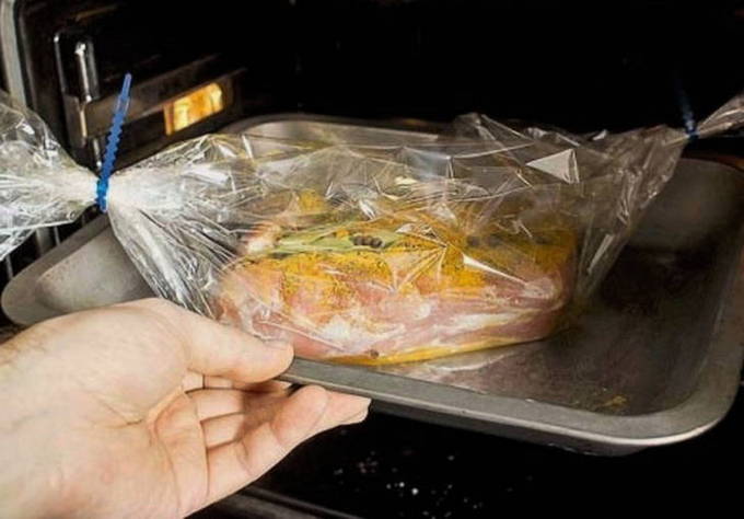 Свинина, запеченная в рукаве в духовке - 5 рецептов с фото пошагово
