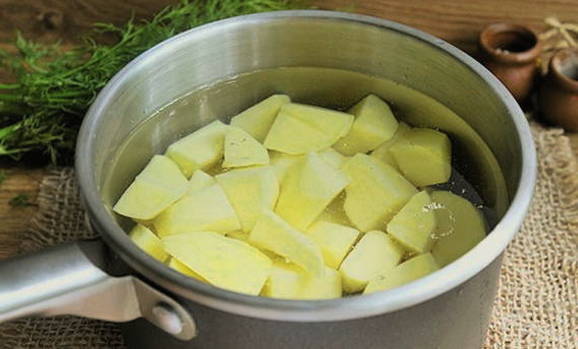 Картофельные зразы с мясным фаршем, жареные на сковороде — рецепт с фото