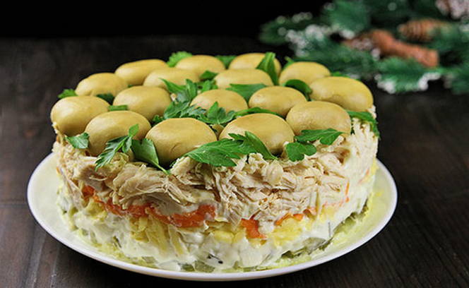 Грибная поляна салат с шампиньонами и курицей рецепт с фото пошагово