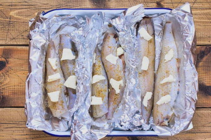 Готовим сочную рыбу минтай в духовке и на сковороде: 7 лучших рецептов