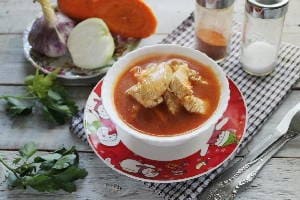 Гуляш из курицы с подливкой