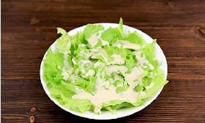Салат Цезарь с креветками Салат Цезарь с креветками