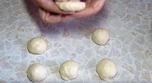Жареные пирожки с картошкой на сковороде Жареные пирожки с картошкой на сковороде