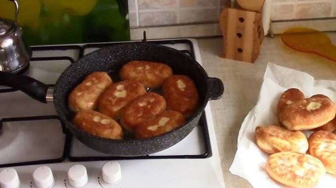 Жареные пирожки на кефире на сковороде