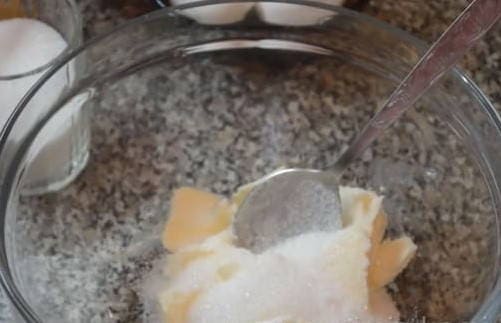 Пирог с вишней и творогом в духовке