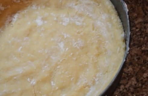 Пирог с вишней и творогом в духовке