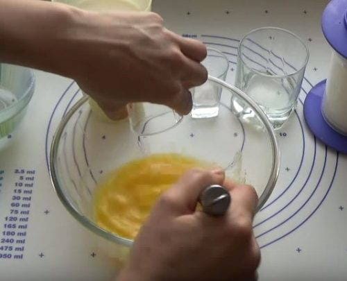 Заварные блины на кефире и кипятке с дырочками Заварные блины на кефире и кипятке с дырочками