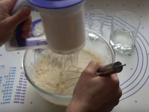 Заварные блины на кефире и кипятке с дырочками Заварные блины на кефире и кипятке с дырочками