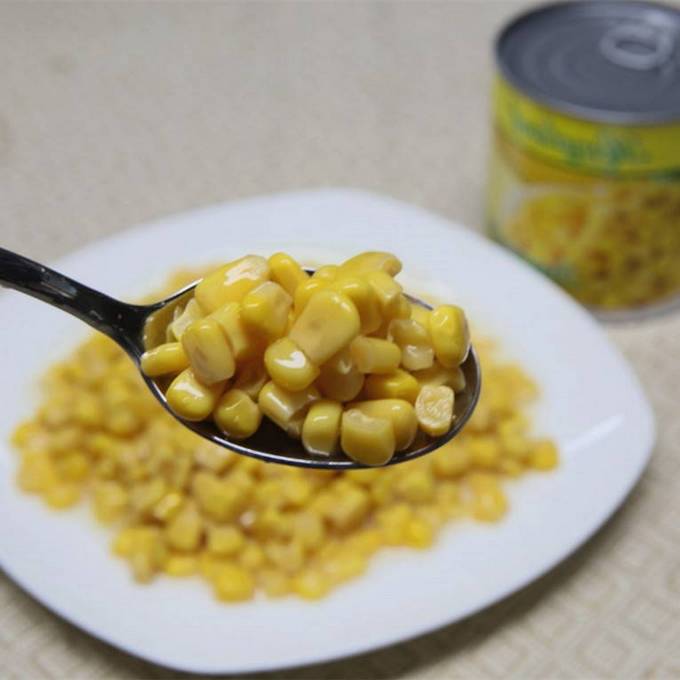 Салат с сухариками и капустой