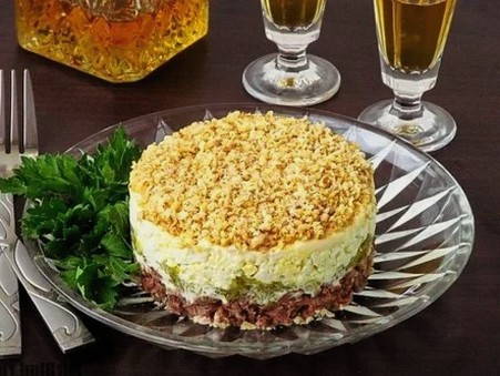 Салат с говядиной и грецким орехом Салат с говядиной и грецким орехом