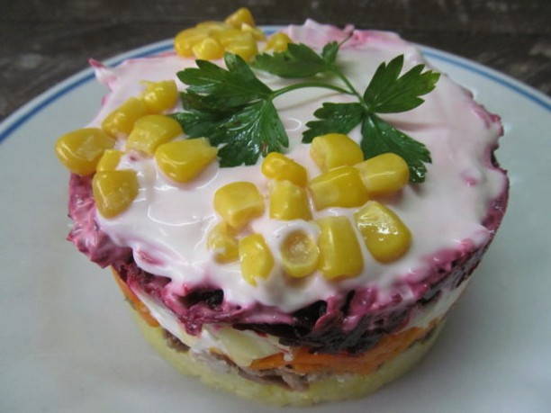 Салат из свеклы, моркови и картофеля Салат из свеклы, моркови и картофеля
