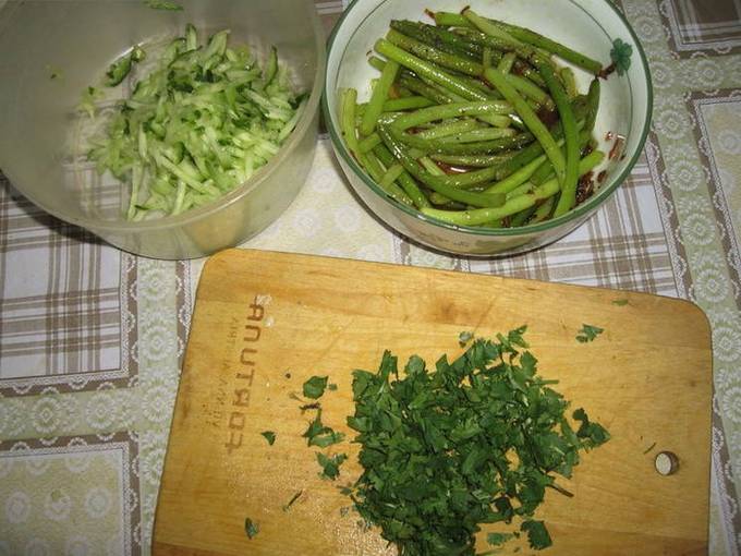 Салат из стрелок чеснока по-корейски