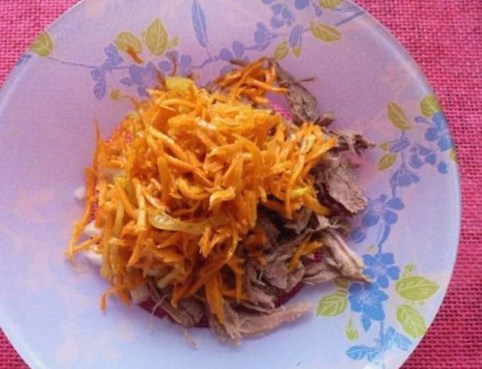 Салат с говядиной и корейской морковью Салат с говядиной и корейской морковью