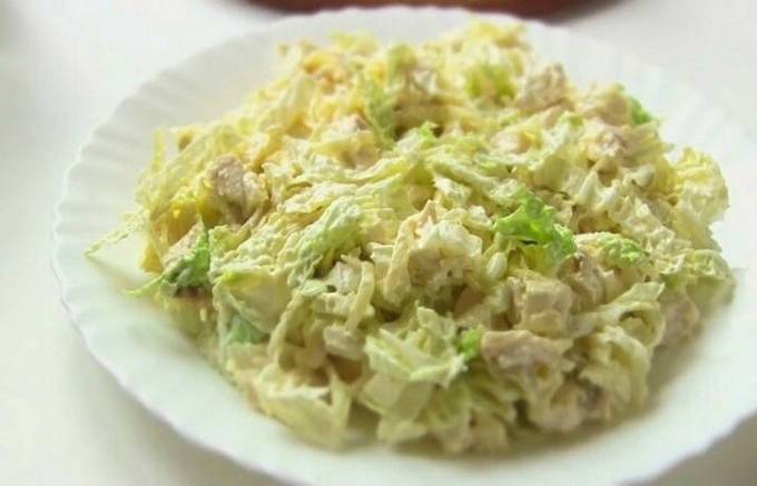 Салат Цезарь с курицей и пекинской капустой