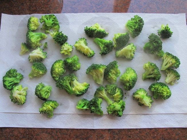 Салат с брокколи и клюквой