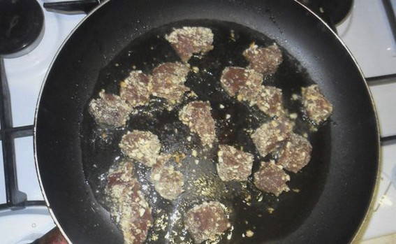 Салат с жареной печенью
