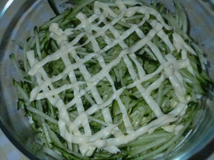 Салат с ветчиной и сыром Салат с ветчиной и сыром