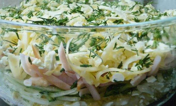 Салат с ветчиной и сыром Салат с ветчиной и сыром