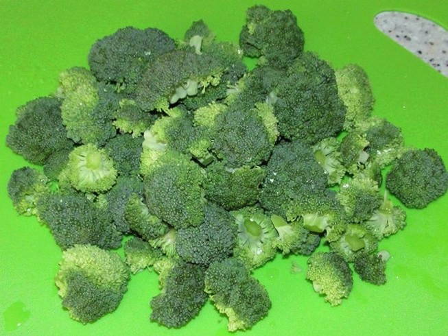 Салат с брокколи и огурцом Салат с брокколи и огурцом