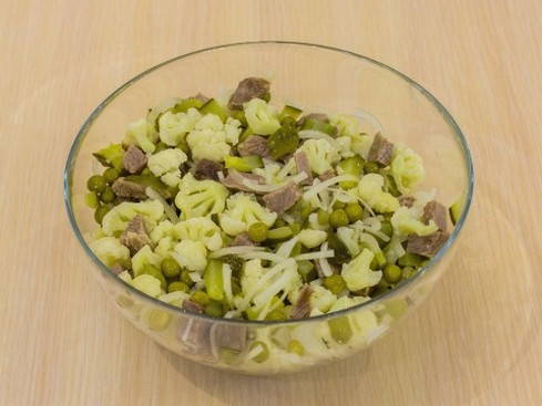 Салат с говядиной и горошком Салат с говядиной и горошком