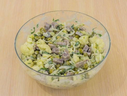 Салат с говядиной и горошком Салат с говядиной и горошком