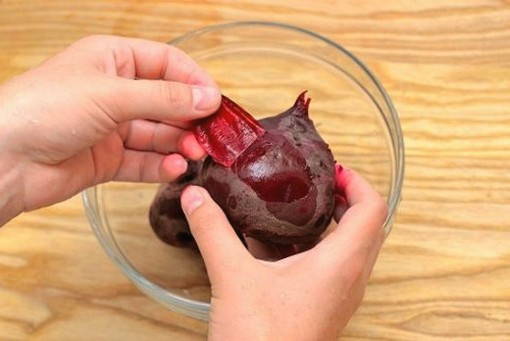 Салат из свеклы и яблок Салат из свеклы и яблок