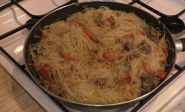 Фунчоза с говядиной и овощами по-корейски