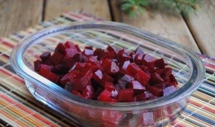Салат из свеклы с орехами и яблоками