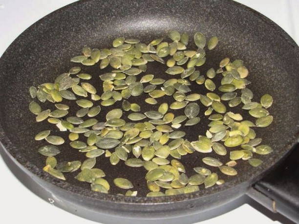 Салат с брокколи и семечками Салат с брокколи и семечками