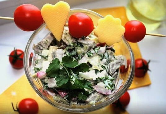 Салат с говядиной и солёными огурцами