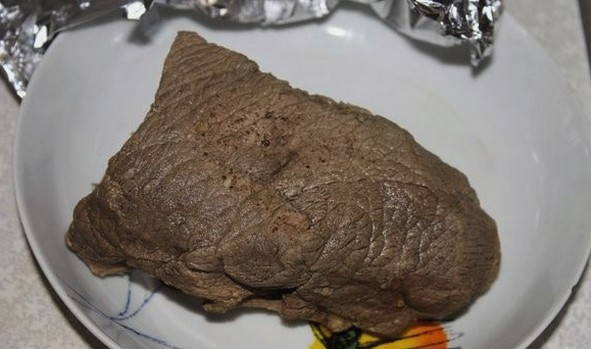 Салат с говядиной и солёными огурцами Салат с говядиной и солёными огурцами