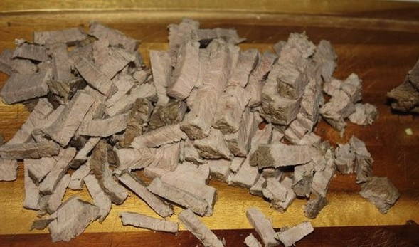 Салат с говядиной и солёными огурцами Салат с говядиной и солёными огурцами