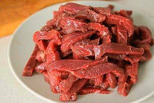 Салат с говядиной и огурцами Салат с говядиной и огурцами