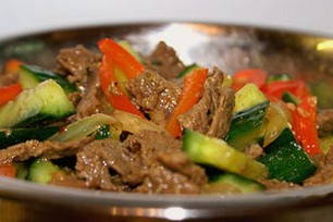 Салат с говядиной и огурцами Салат с говядиной и огурцами