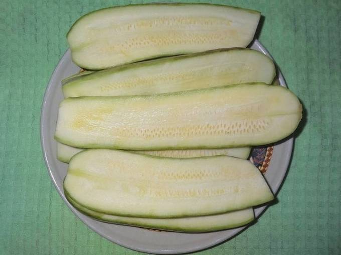 Кабачки, фаршированные овощами