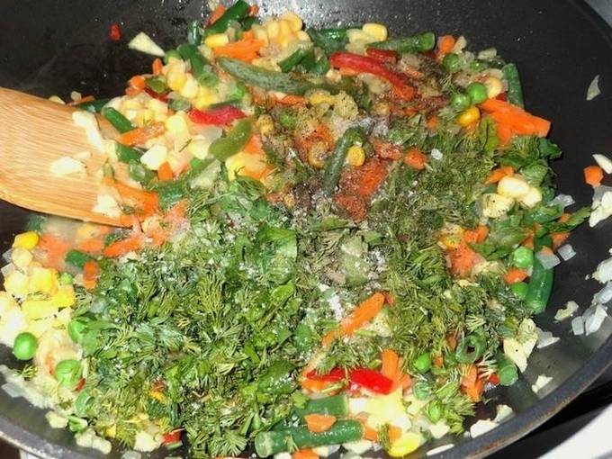 Кабачки, фаршированные овощами