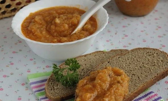 Кабачковая икра с майонезом и краснодарским соусом