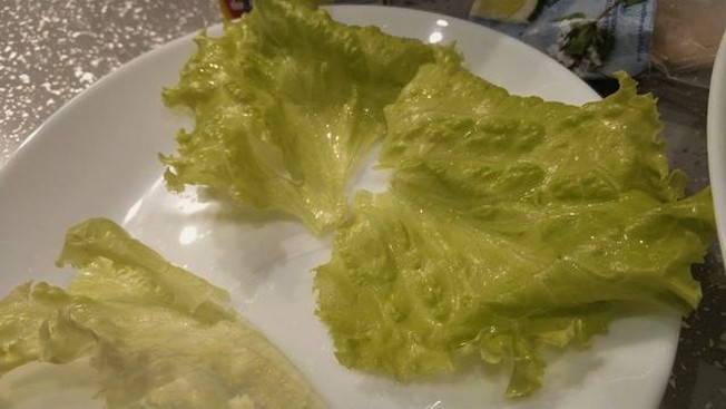 Салат с семгой и авокадо