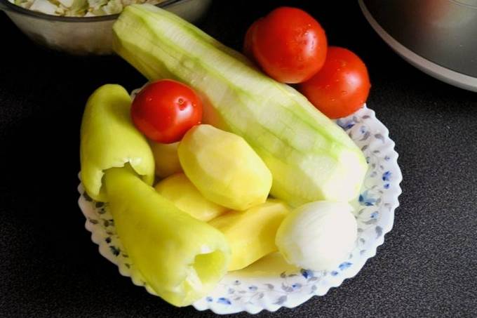 Овощное рагу в мультиварке с кабачками