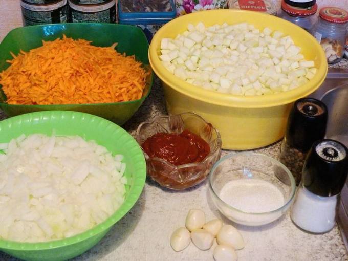 Икра из кабачков моркови и лука Икра из кабачков моркови и лука