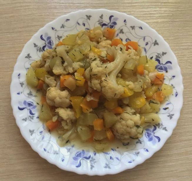 Рагу из кабачков, моркови и лука