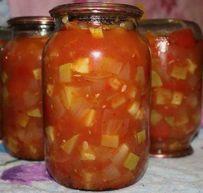 Закуска из маринованных баклажанов, моркови, лука и болгарского перца