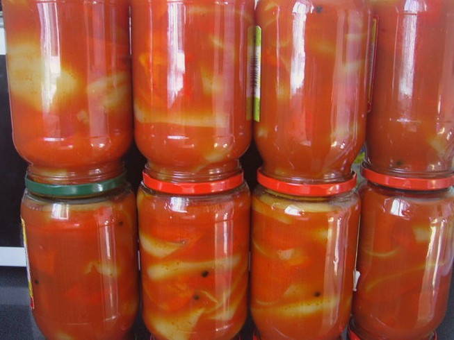 Перец кусочками в томатном соке Перец кусочками в томатном соке