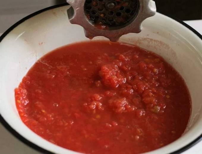 Горький перец в томатном соке на зиму